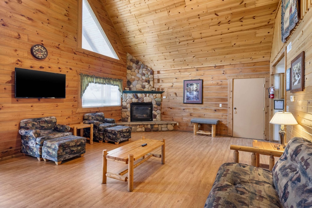Three Bears Waterpark Resort Near Tomah, Ascend Collection Hotel