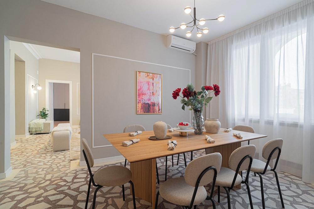 Loggia & Luxe 4BR Penthouse in Universitatii Area