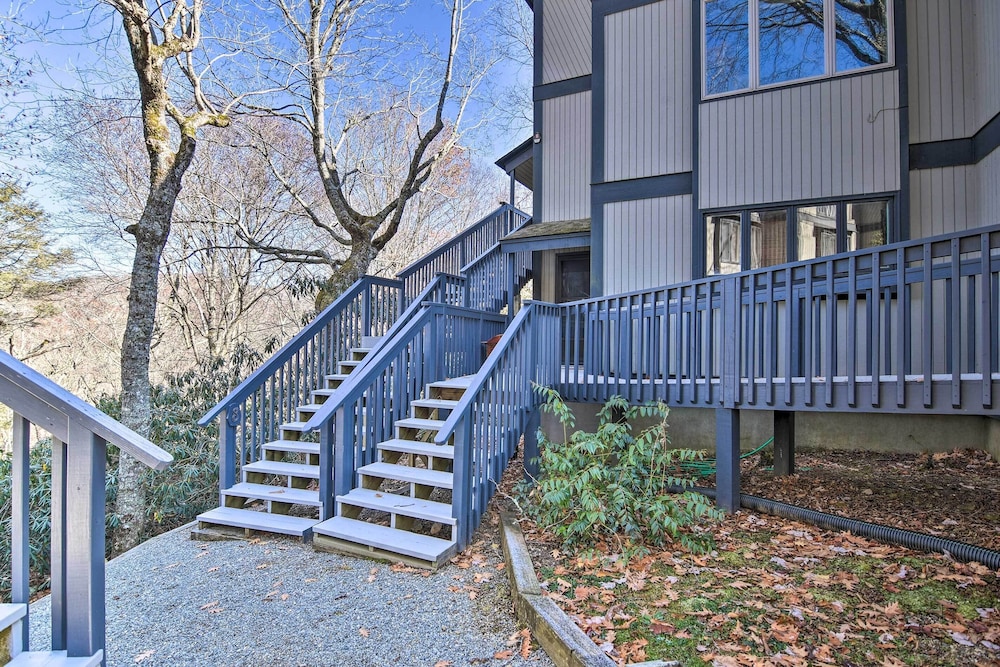 Steps to Ski Resort: Sugar Mountain Condo! view 5