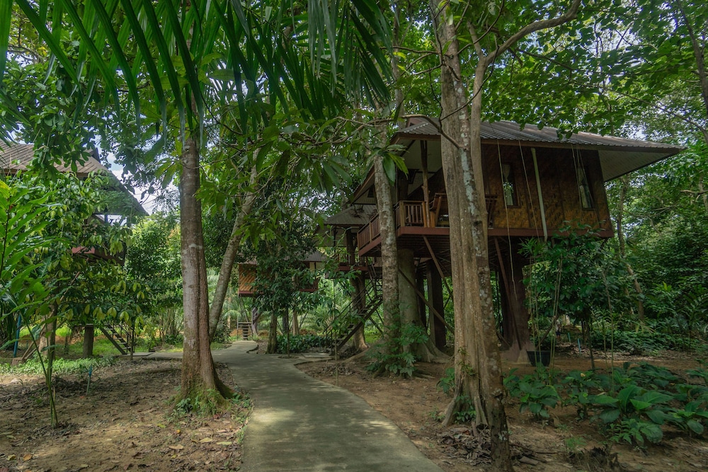 Baan Khao Sok Resort