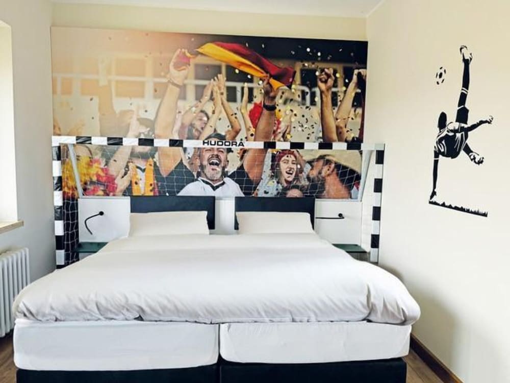4 Bedrooms, 2 Bathrooms, 2 Toilets, Spacious House