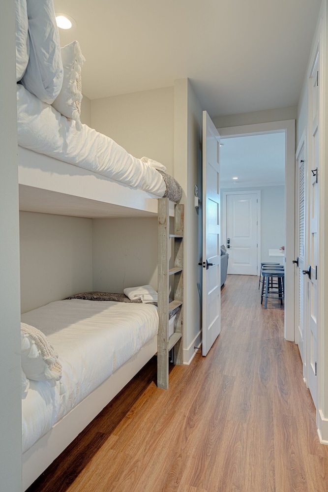 Modern Melrose-sleeps 8- Mins to Downtown Broadway