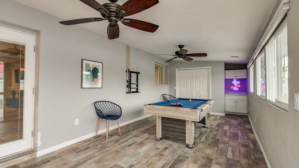 Modern Chic Old Town Scottsdale Home W/pool & Gym!