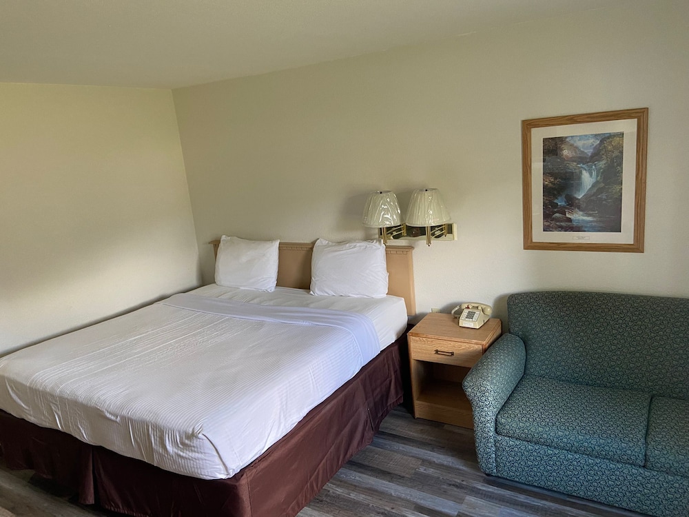 Plymouth Suites Hotel