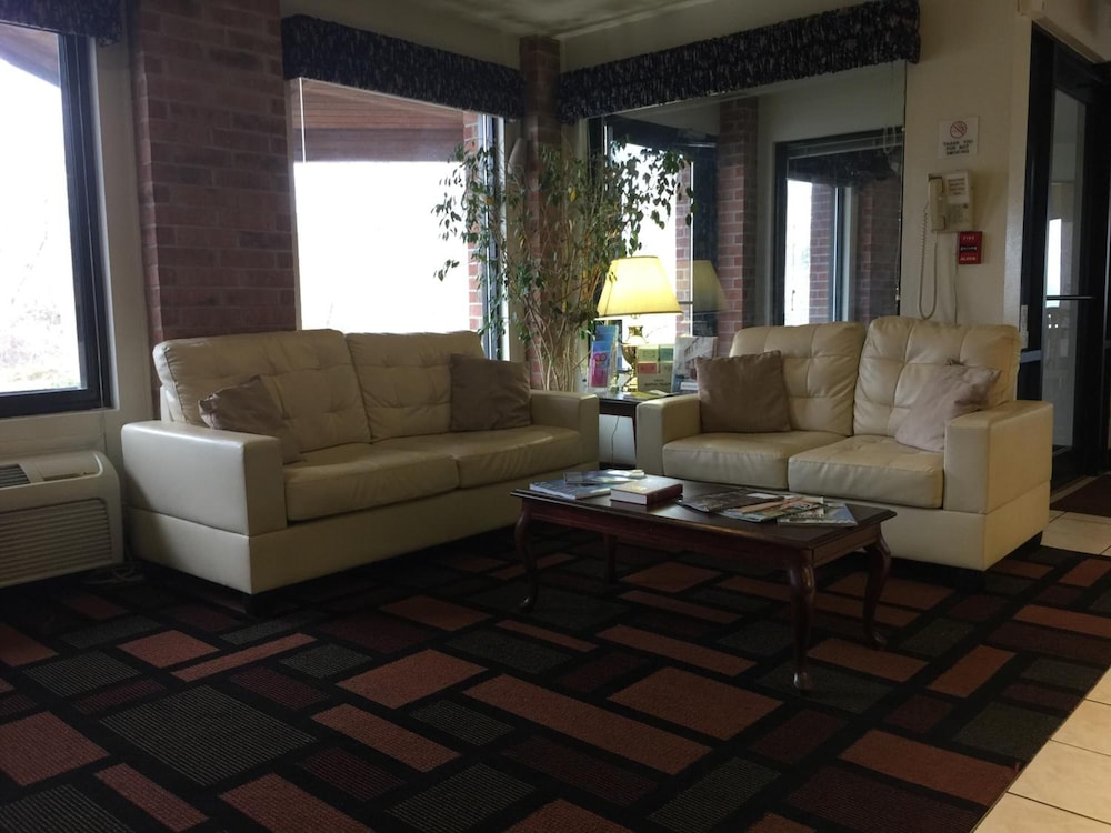Capital O Amerihost Inn and Suites Fulton Hwy 54 MO