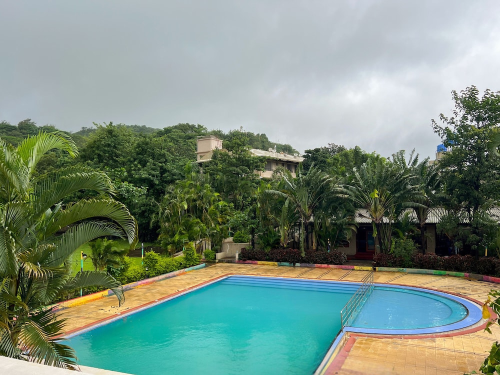 Yash Resort