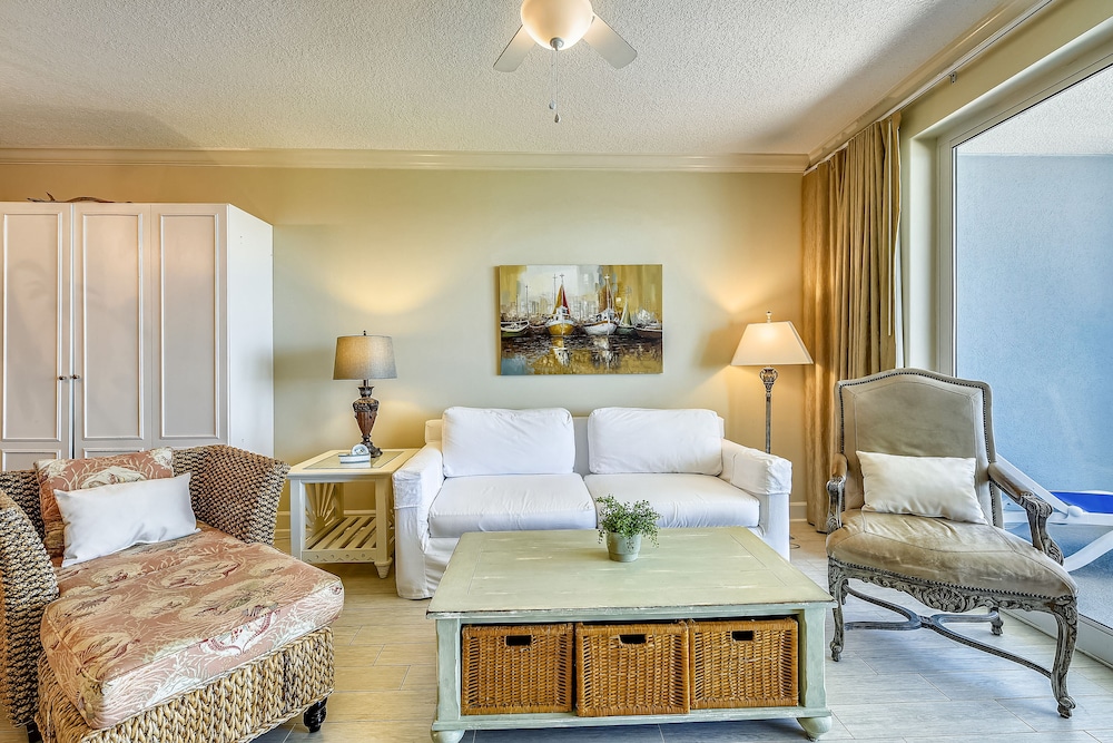 Twin Palms by Book That Condo