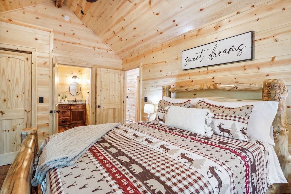 Private Murphy Cabin Rental With Wraparound Porch! view 3