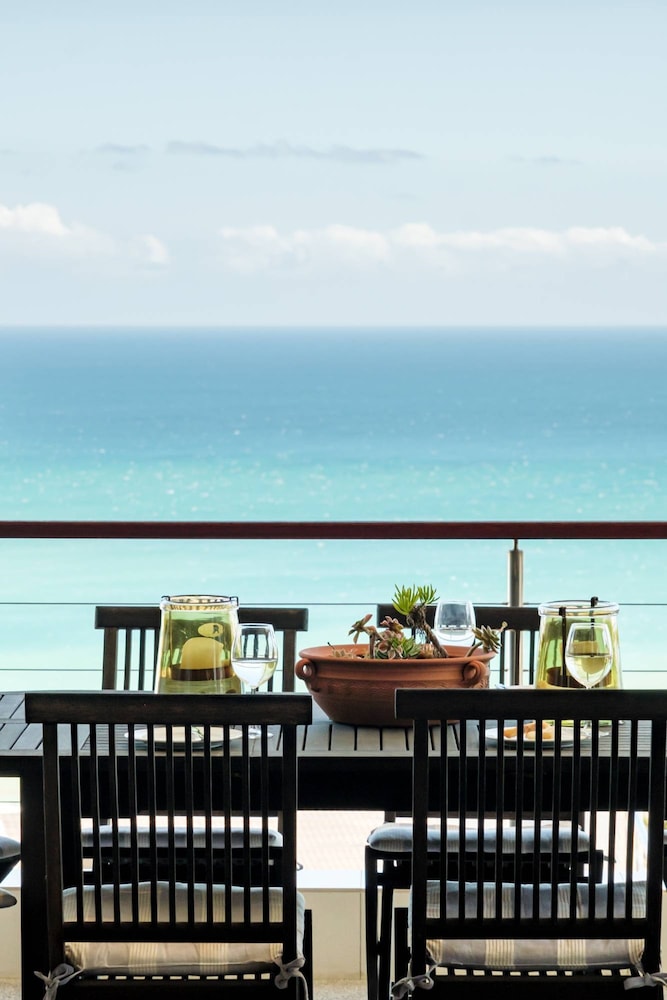 Refined Comfort and Scenic Beauty at Aviewor2