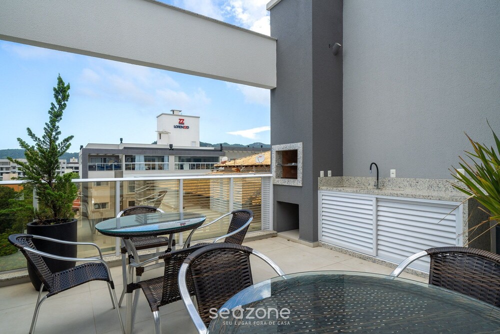 Apt w/ Pool & BBQ in Bombinhas Rna0303