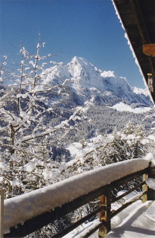 5 BR Gstaad Paradise View Chalet With Outdoor Jacuzzi