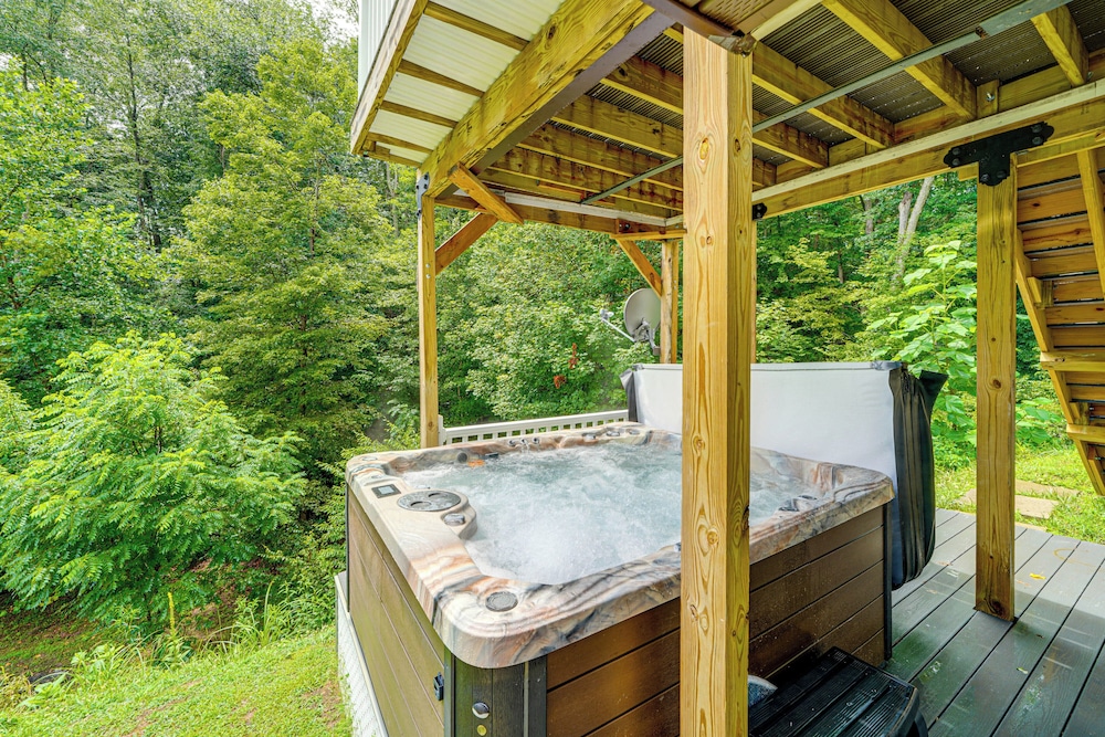 Hot Tub + Pet Friendly: Quiet French Creek Getaway