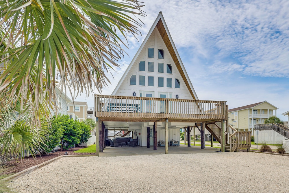 Unique A-frame Beach House: 'the Beacon at Oib'