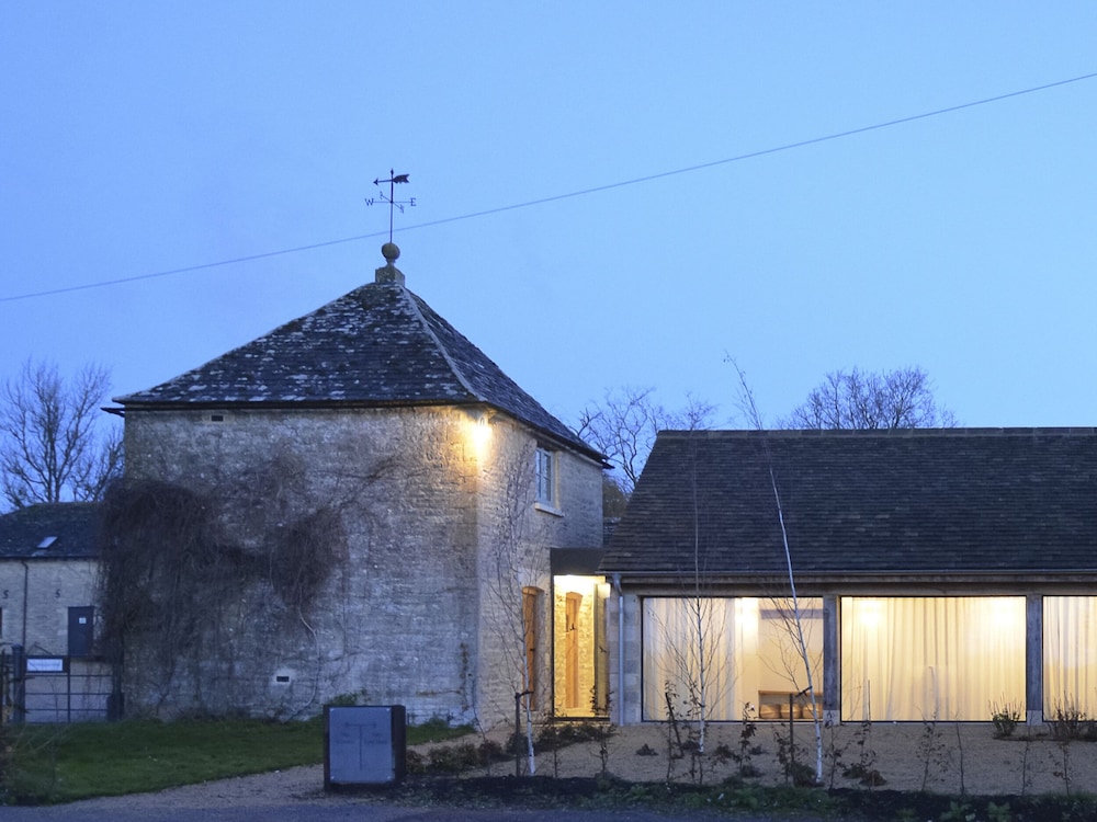 High Cogges Farm Holiday Cottages The Cart Shed