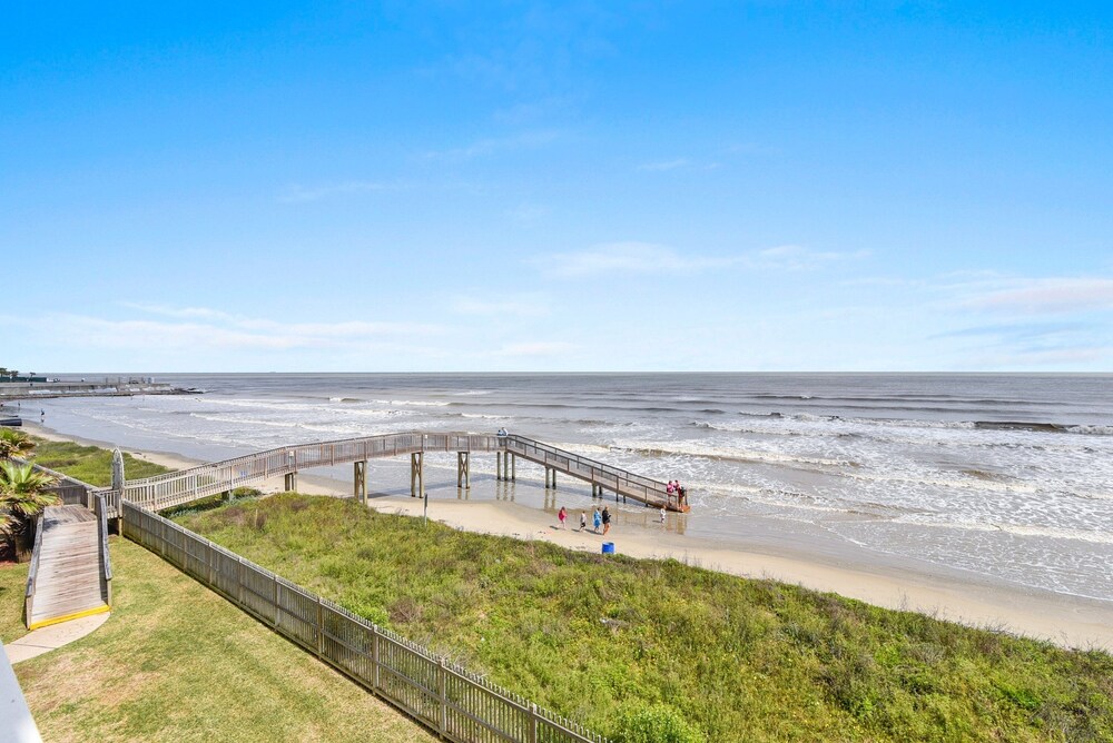 Seascape 1209 2 Bedroom Condo by RedAwning