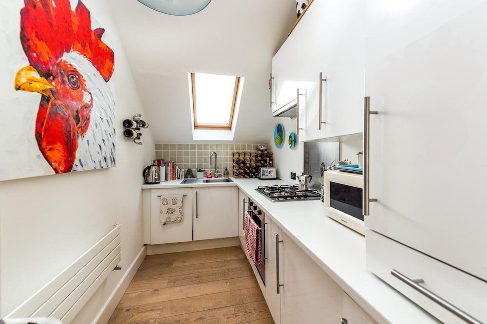 Pleasant Earl s Court Apartment Near Hyde Park