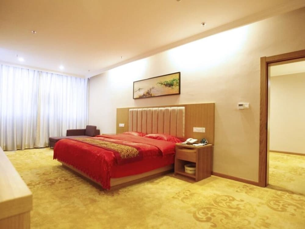 GreenTree Inn Yancheng Dongtai Huiyang Road Guofu Hotel