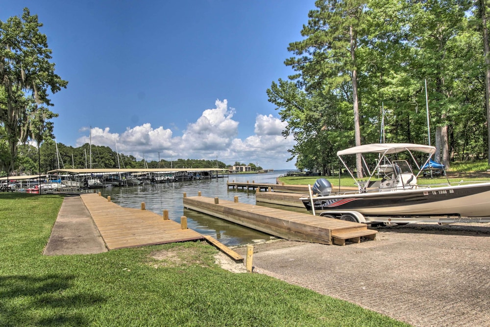 Steps to Marina: Coldspring Retreat w/ Lake View