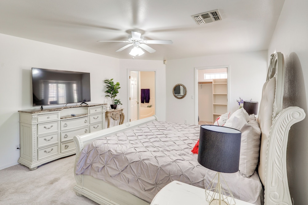 Kingman Family Home: Yard, Grill & Room to Relax!