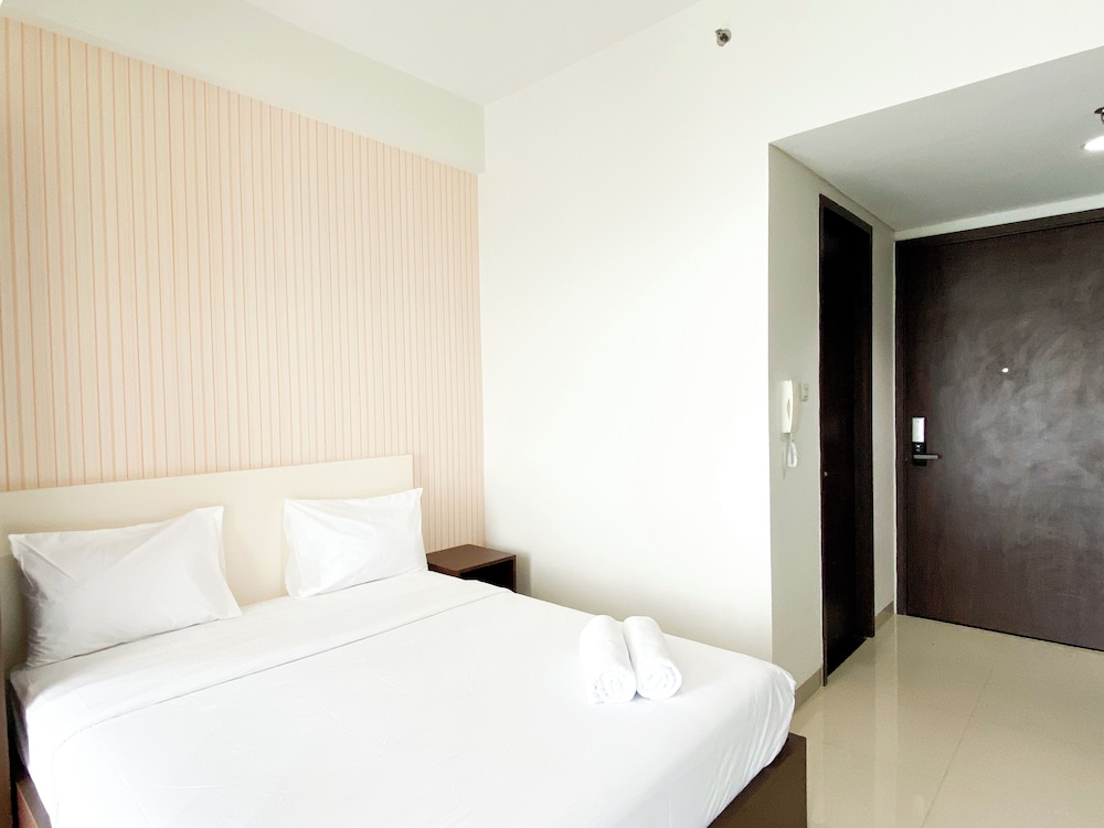 Homey And Nice Studio At Lrt City Bekasi Apartment