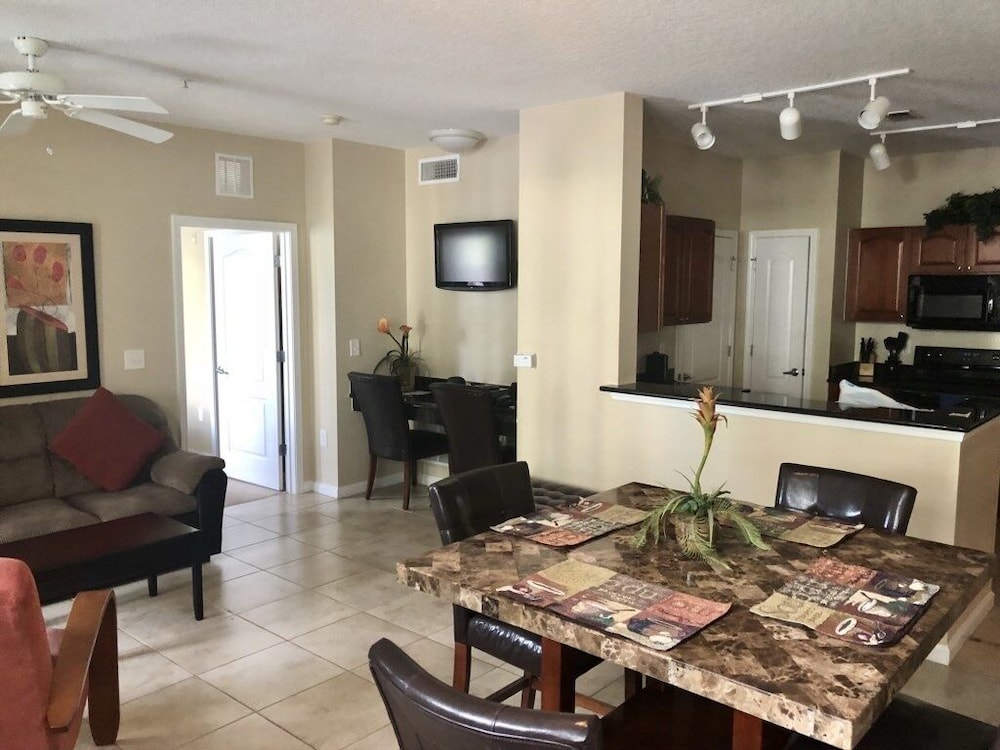 Beautiful 1st Floor Condo In Gated Cane Island, Close To Parks 2 Bedroom Condo