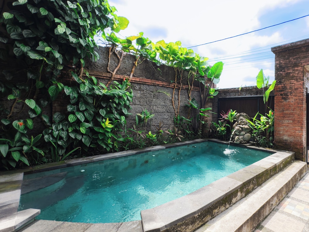 Amaluku Villa