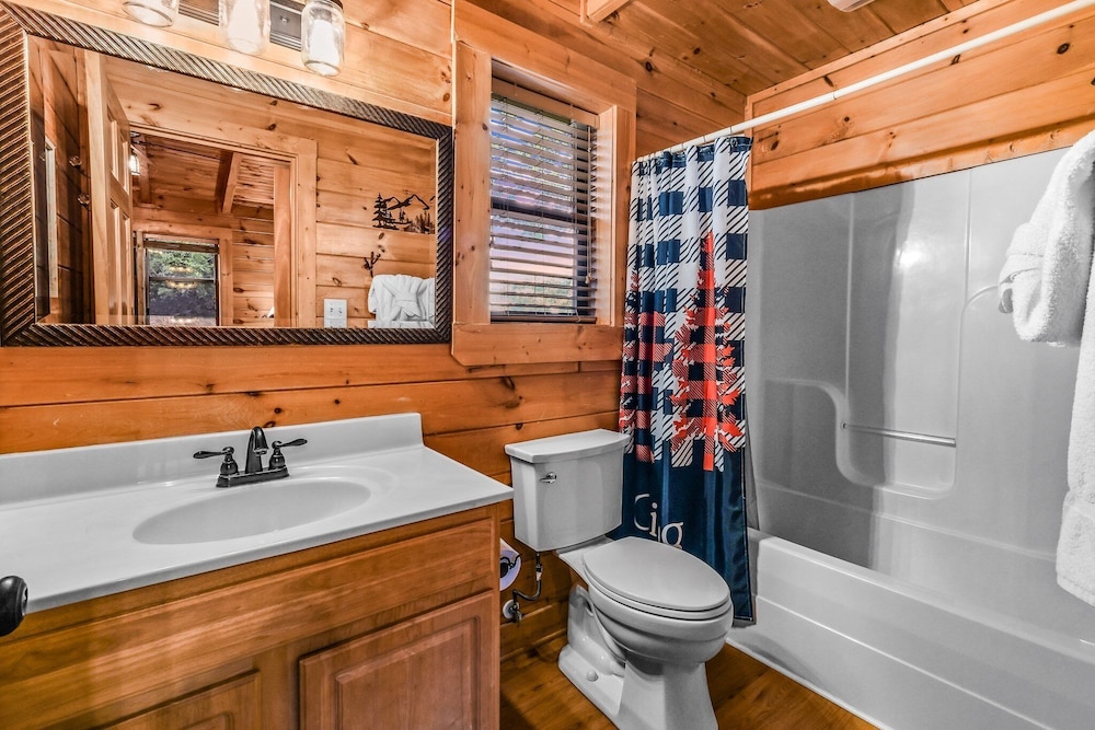 The Smoky Pines 2 Bedroom Cabin