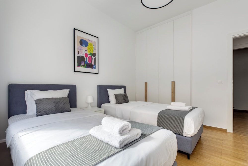 Cozyopolis - Timeless 3-BR in Athens