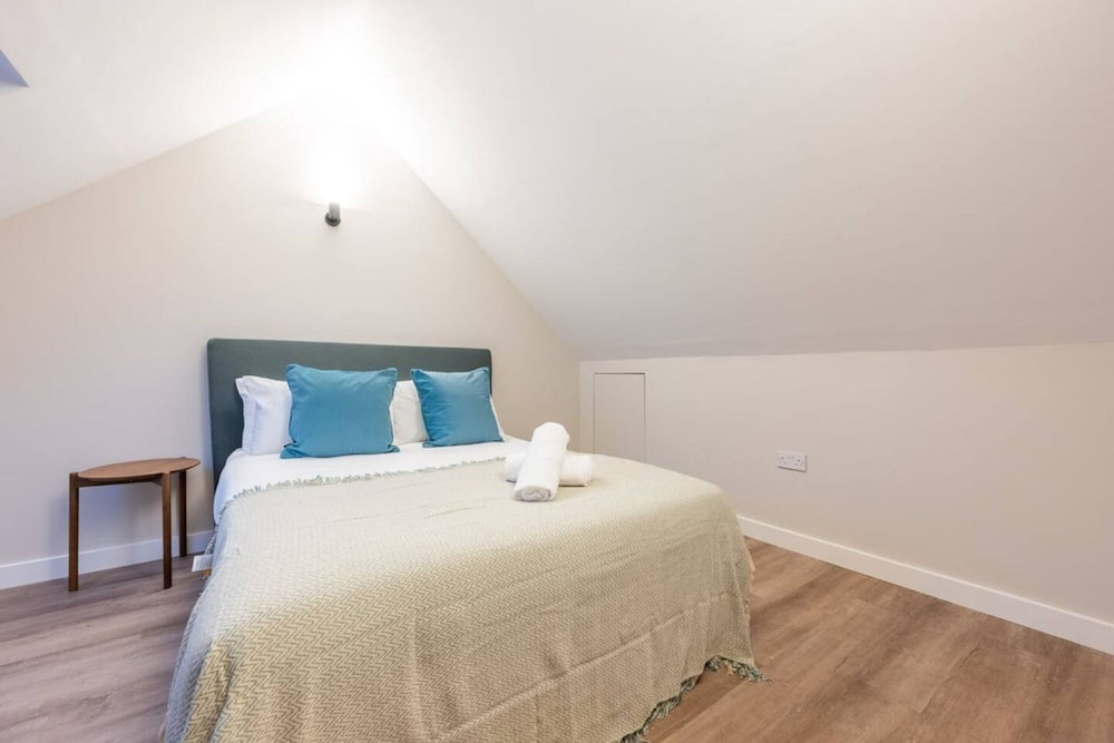 Luxurious 2 Bed Central Cardiff Free EV Charge