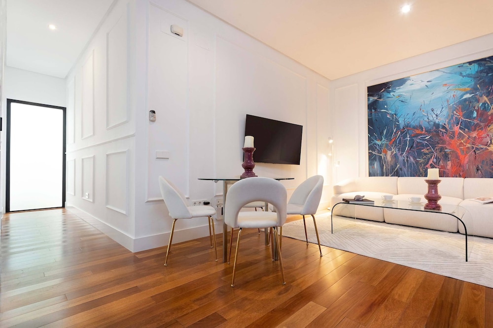 Modern Apartment in Seville. Corral del Rey II