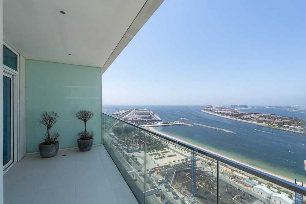 Mesmerizing 2BR in Emaar Beachfront With Sea Views