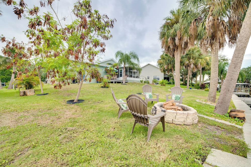 Canal-front Relaxation: Crystal River Home w/ Dock