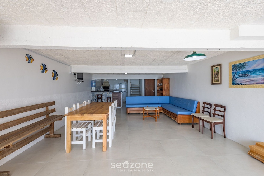3BR Beachfront House w/ BBQ Apc2200