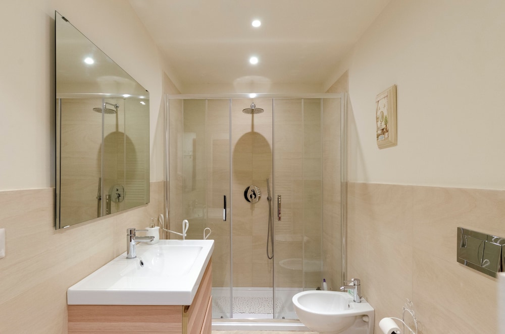 Bright 2BR flat in Rapallo Centre