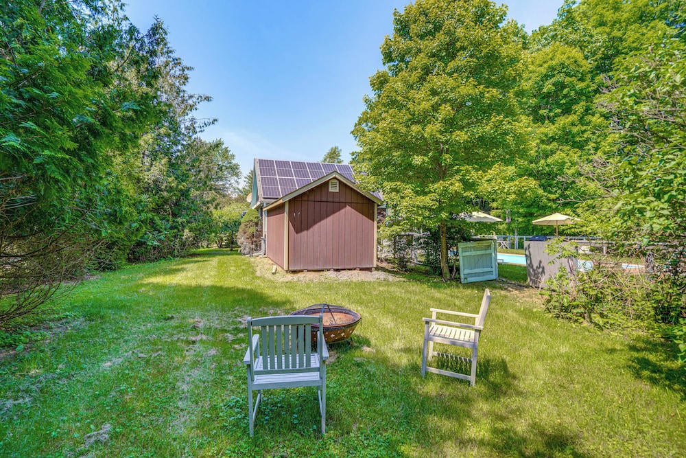 9 Mi to Dtwn Hudson: Pet-friendly Home w/ Pool