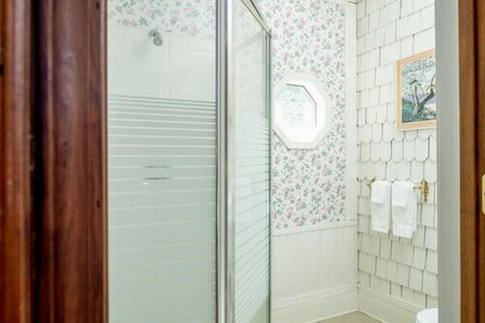 Engadine Inn  Cabins - Property Image 36