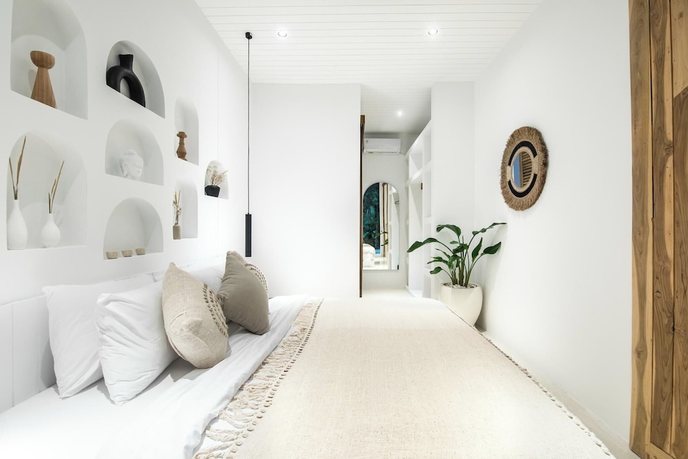 Chic 2BR Villa, 5min to Bingin's Coastal Bliss