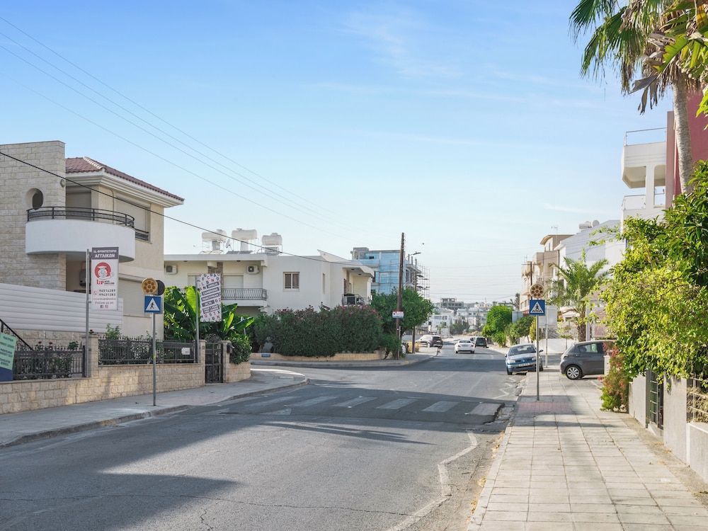 Sanders Palama - Nice 2-bdr. Apt. With Balcony