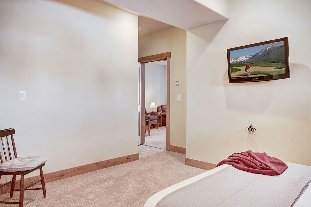 Gold Run Getaway 5 Bedroom Home by RedAwning view 2