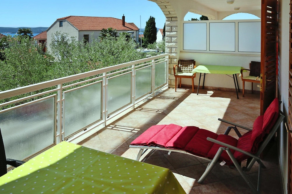 Sunny Terrace Apartment in Biograd