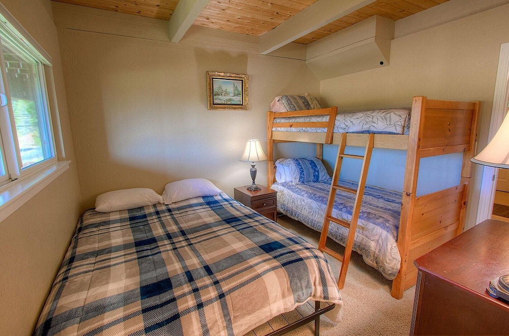 Park View Paradise 3 Bedroom Condo by RedAwning - Property Image 3