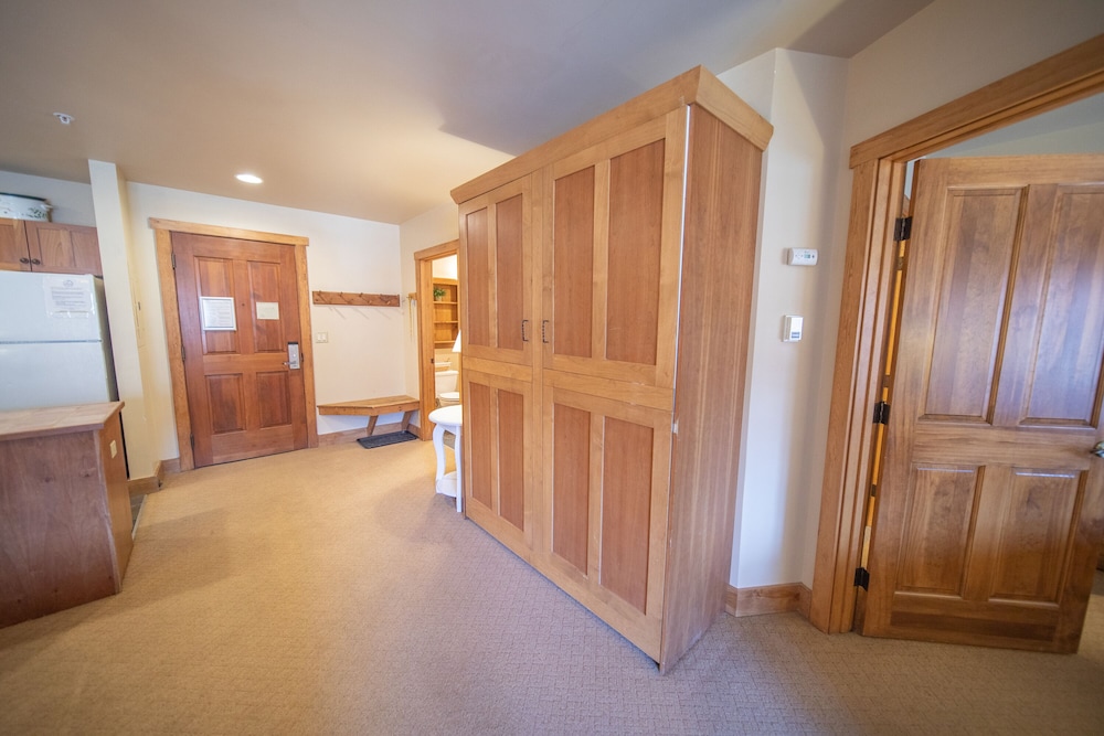 Red Hawk Lodge 2297