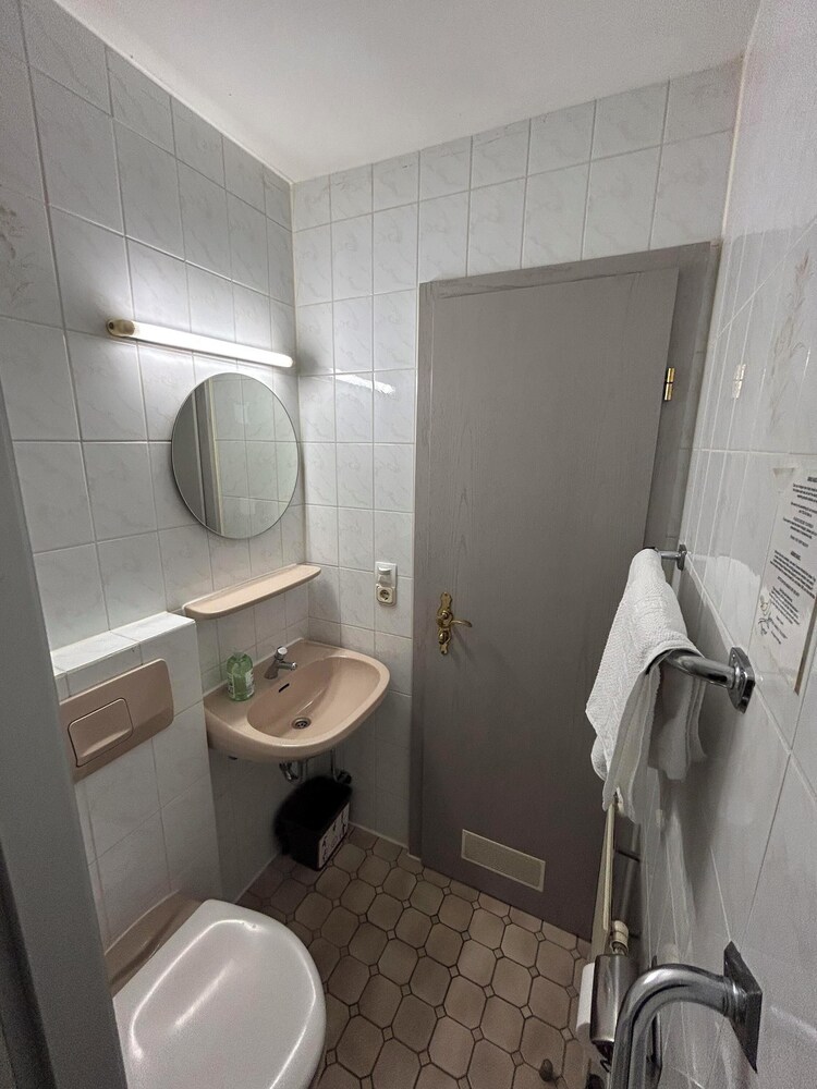 2-Rent Group Hostel Rooms AUB162