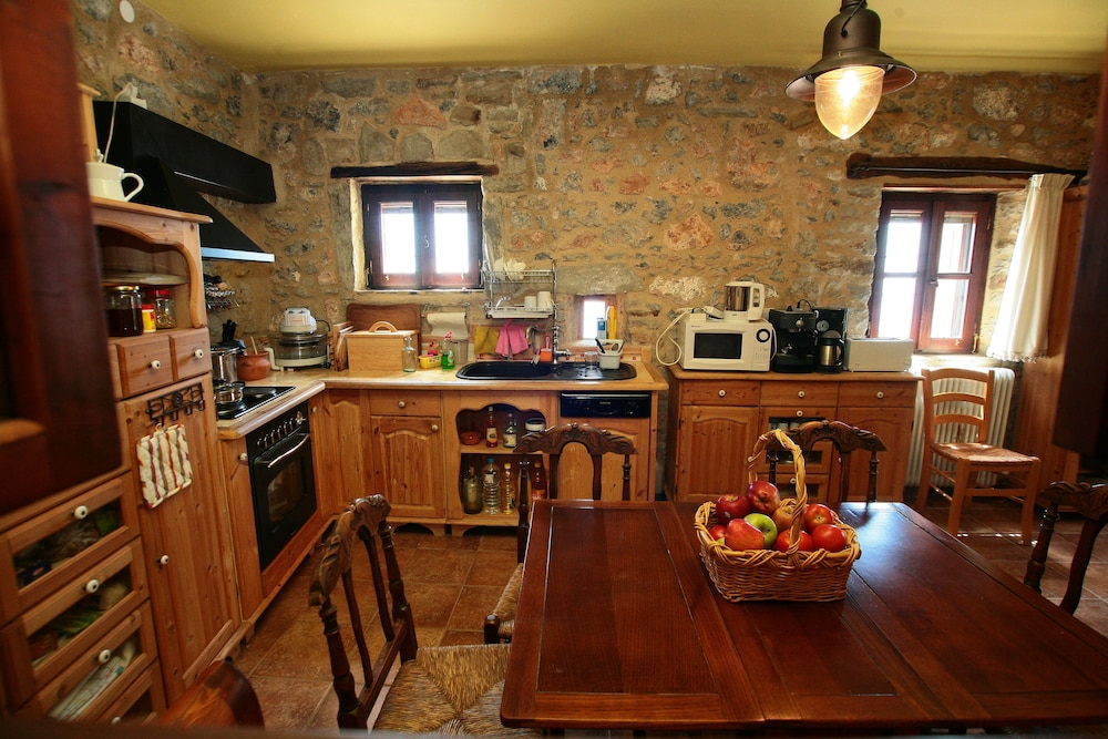 Dorovinis Country Houses