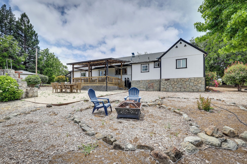 Sonoma County Vacation Rental w/ Vineyard Views!
