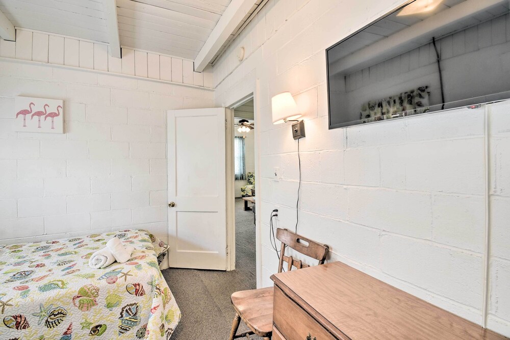 Steps to Ocean: Breezy Myrtle Beach Bungalow! view 3