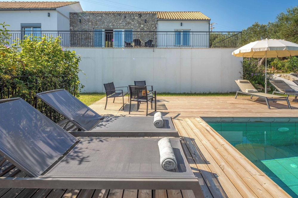 Villa Apanemia Mare