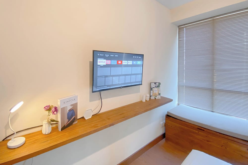 Homey And Good Place Studio At Tifolia Apartment