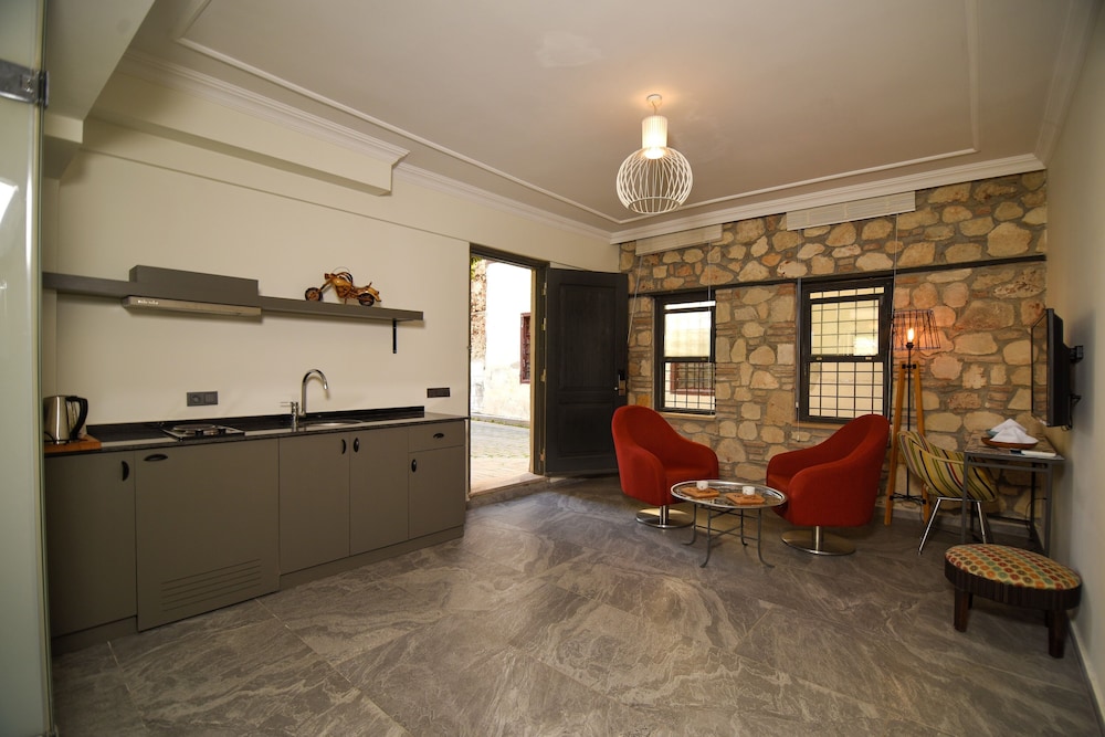 Sweet Studio Flat with Patio SARMAŞIK