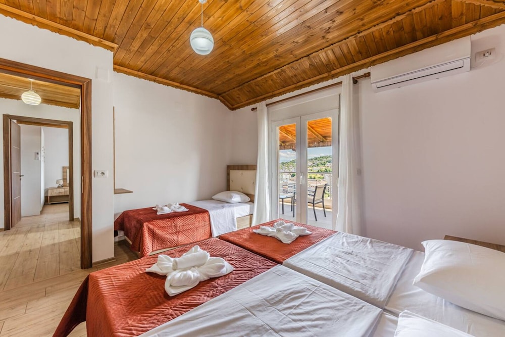 Hillside Apartment Gjirokast r